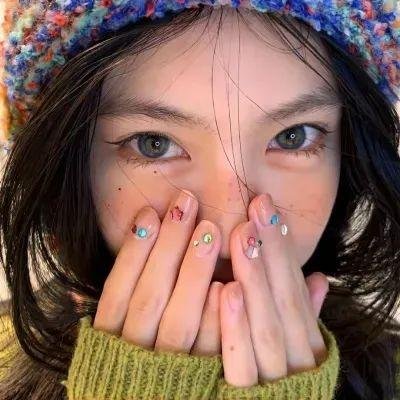 穿黑衣的女孩 在线观看